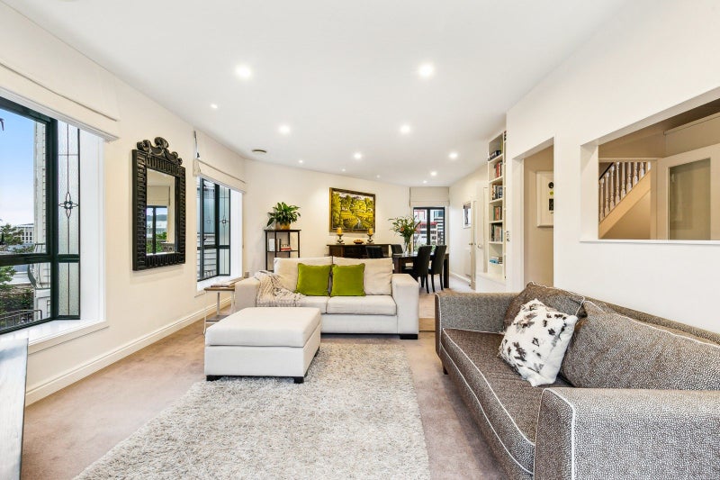 2/67 Bolton Street, Kelburn, Wellington - Carousel 1