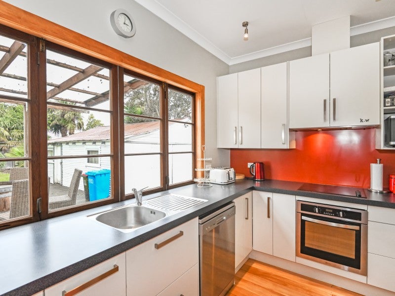 305 Grays Road, Saint Leonards, Hastings - Carousel 2