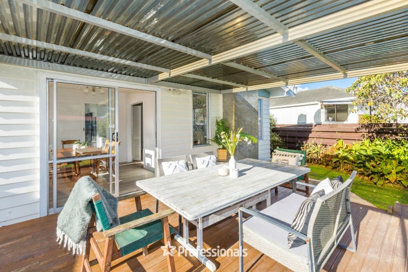 5 Camden Road, Totara Park, Upper Hutt - Carousel 1