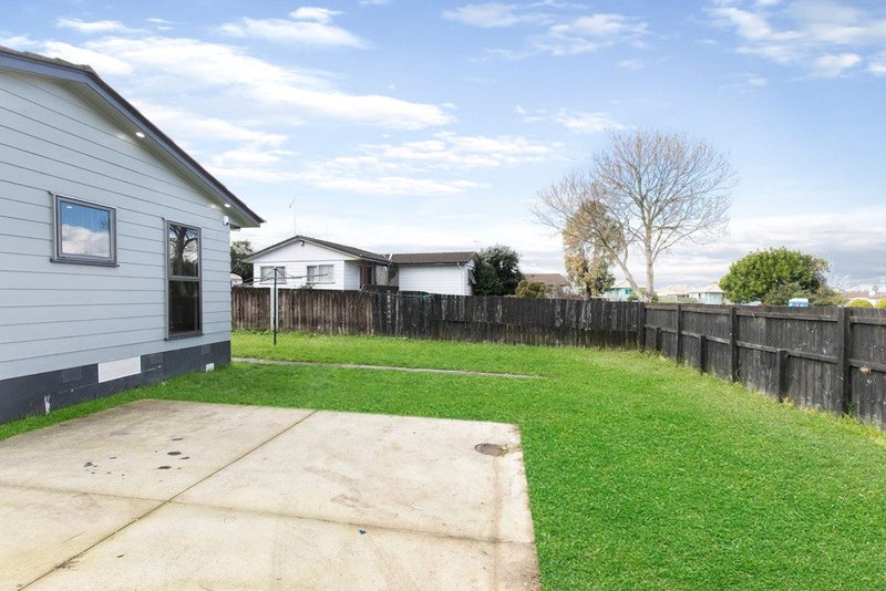 4 Secretariat Place, Randwick Park, Auckland - Carousel 16