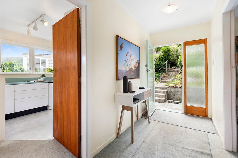 16 Imlay Crescent, Ngaio, Wellington - Carousel 2