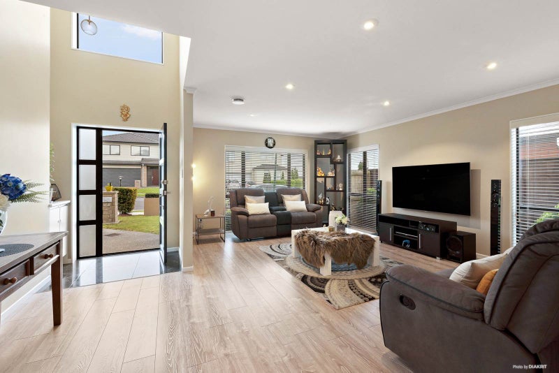 37 Arranmore Drive, Flat Bush, Auckland - Carousel 1