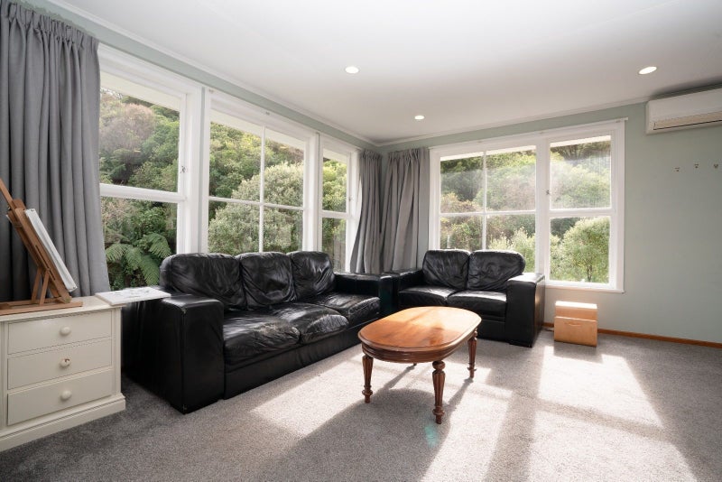 12 Tobruk Street, Karori, Wellington - Carousel 2