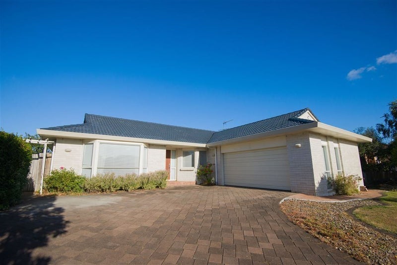 8 Amberwood Drive, Northpark, Auckland - Carousel 1