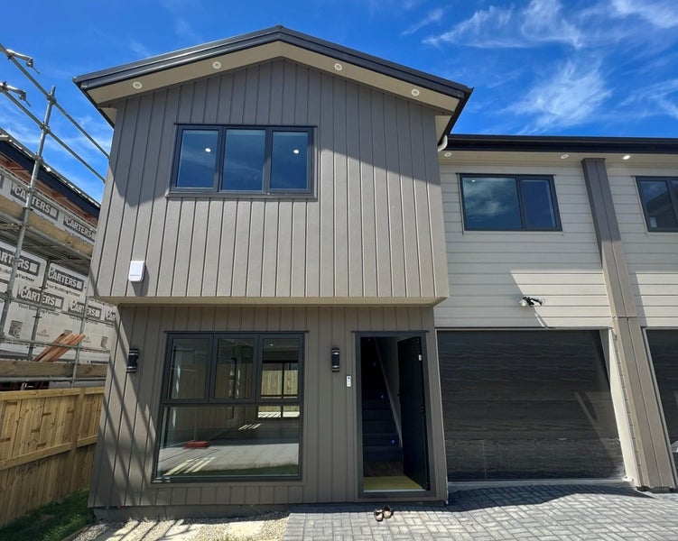44 Innismara Avenue, Wattle Downs, Auckland - Carousel 1