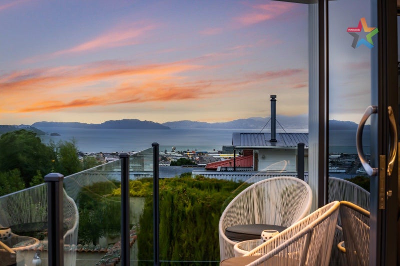 20 Chestnut Grove, Maungaraki, Lower Hutt - Carousel 2