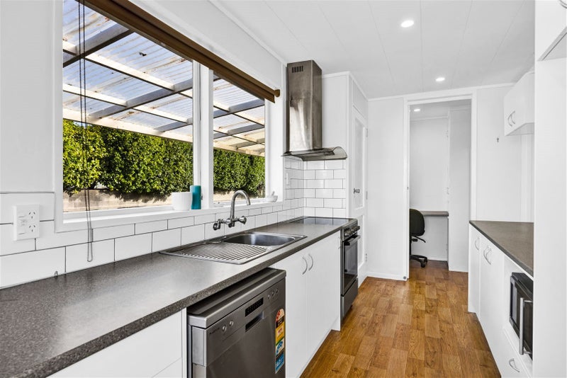 41 Trelawney Crescent, Westown, New Plymouth - Carousel 2