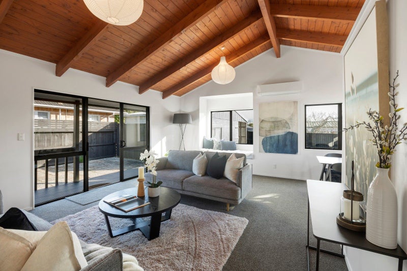 8B Nelson Street, Hamilton East, Hamilton - Carousel 1