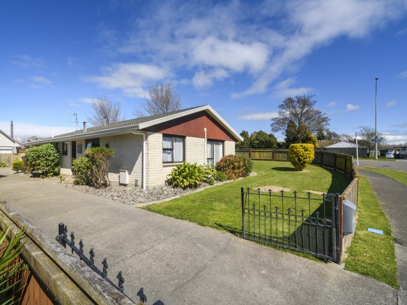 2 Caroline Crescent, Highbury, Palmerston North - Carousel 1