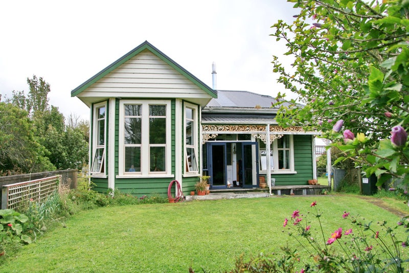 991 East Road, Toko, Stratford - Carousel 1