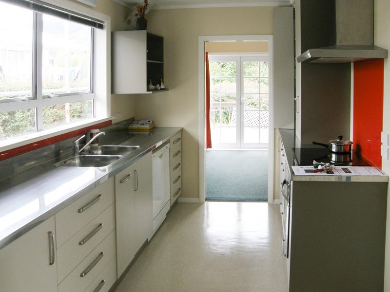 37 Ranui Terrace, Tawa, Wellington - Carousel 2