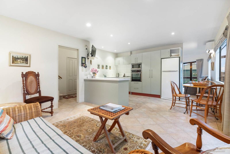 9A Blackett Crescent, Meadowbank, Auckland - Carousel 1