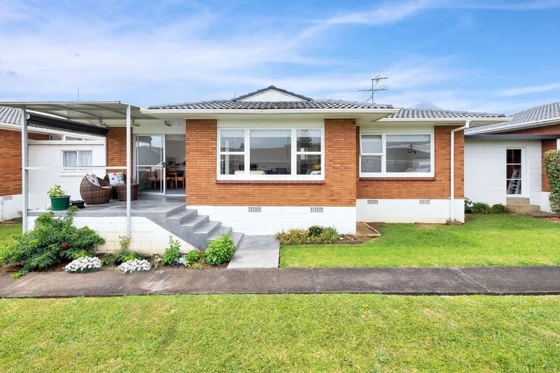 2/4 Waterloo Road, Milford, Auckland - Carousel 1
