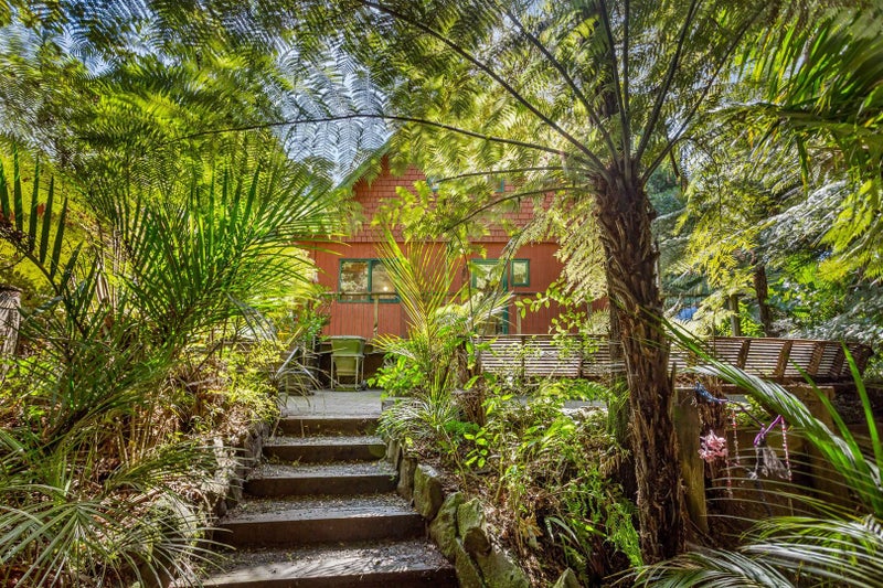 74 Grassmere Road, Henderson Valley, Auckland - Carousel 2