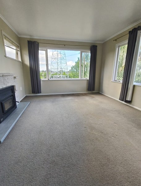 9 Wakeling Avenue, Te Atatu South, Auckland - Carousel 2