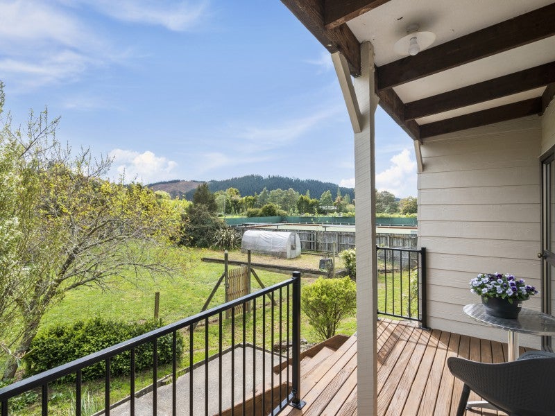 11 Windlesham Place, Wakefield - Carousel 2