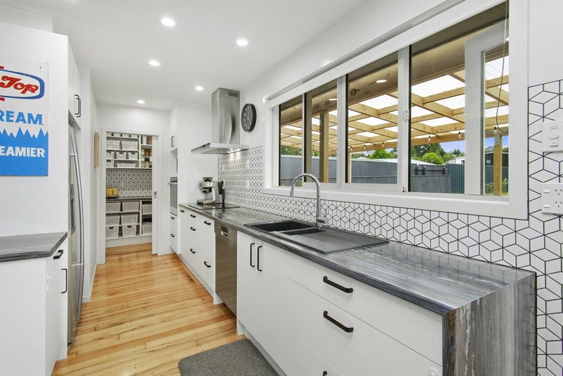 4 Ponderosa Grove, Maoribank, Upper Hutt - Carousel 2