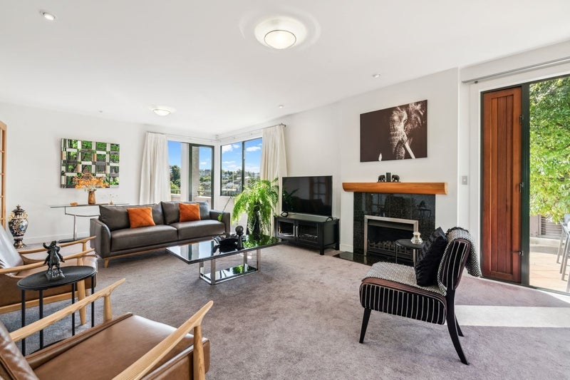 2/2 The Esplanade, Castor Bay, Auckland - Carousel 2