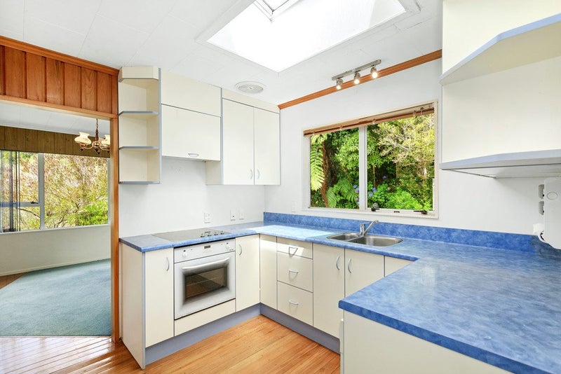 4 St Hildas Glade, Tawa, Wellington - Carousel 2