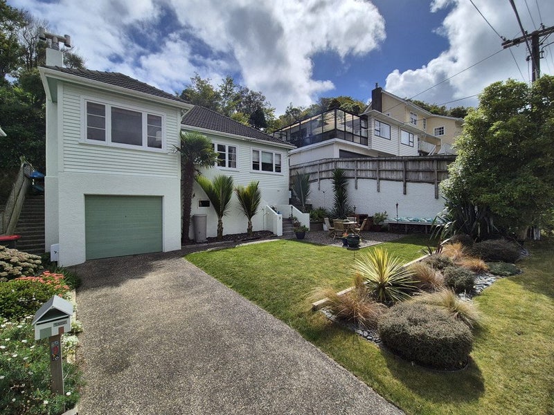 9 David Crescent, Karori, Wellington - Carousel 1