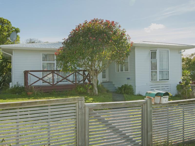 5 Cypress Drive, Maungaraki, Lower Hutt - Carousel 1