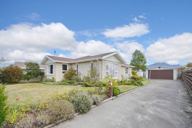 12 Seadown Crescent, Amberley, Amberley - Carousel 1