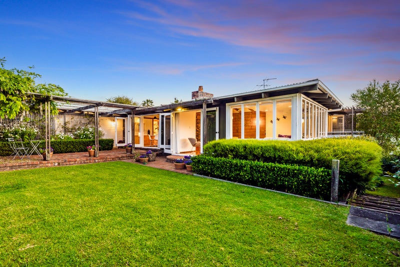 12 Meyrick Place, Meadowbank, Auckland - Carousel 1