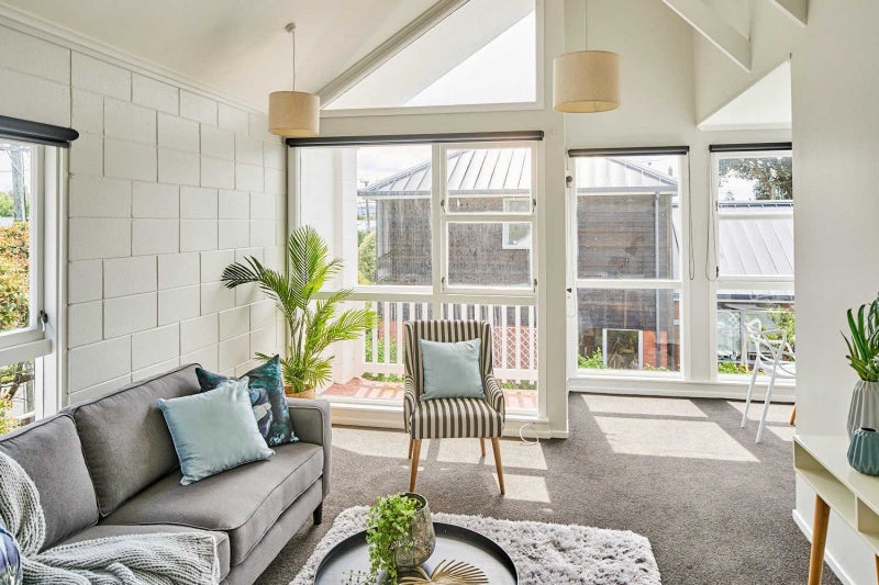 5/3 Kowhai Street, Eastbourne, Lower Hutt - Carousel 1