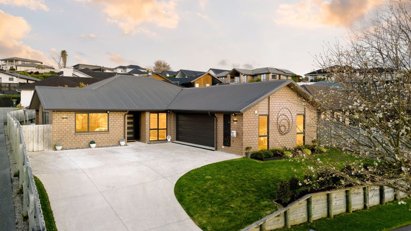 40 Keston Crescent, Flagstaff, Hamilton - Carousel 1