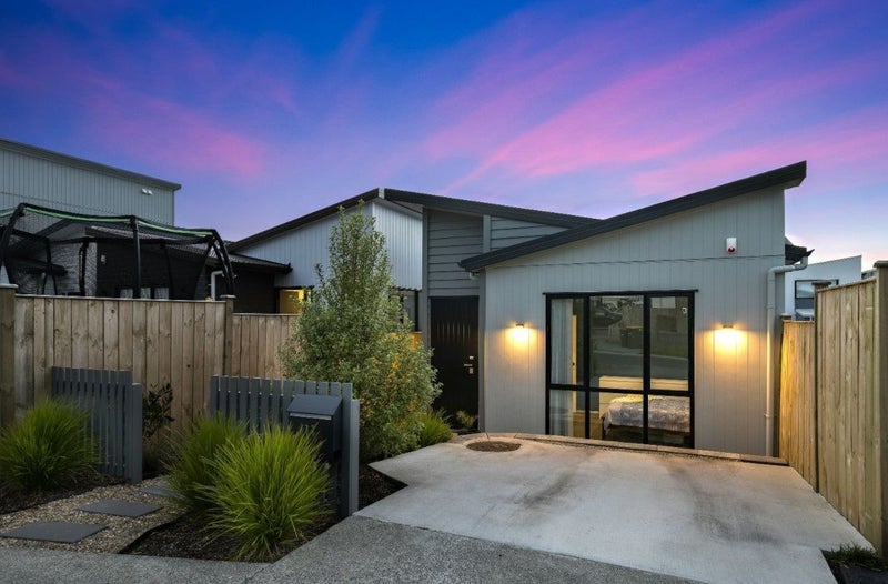 11 Herekino Street, Westgate, Auckland - Carousel 2