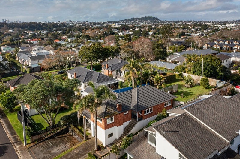 4 Caughey Place, Mount Albert, Auckland - Carousel 2