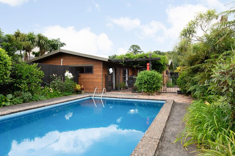 48 Rutherford Street, Chedworth, Hamilton - Carousel 1