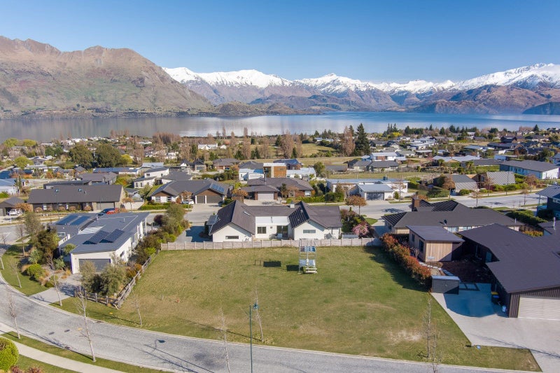 3 Urquhart Place, Wānaka - Carousel 1