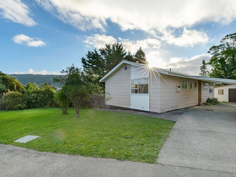 72 Awatea Street, Ranui, Porirua - Carousel 1