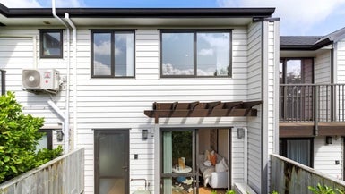 12 Peony Mews, Oteha, Auckland - Carousel 1