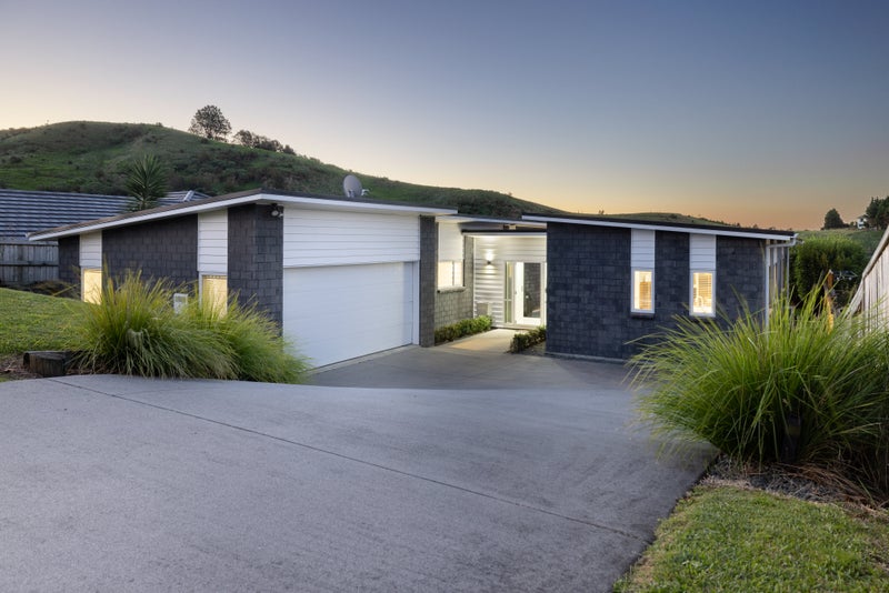 130 Ballintoy Park Drive, Welcome Bay, Tauranga - Carousel 1