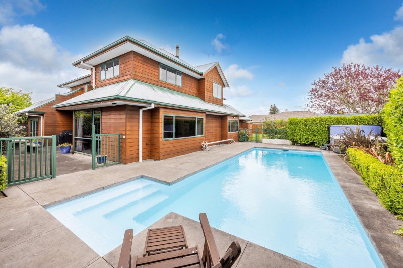 19 Parkside Drive, Huntington, Hamilton - Carousel 1