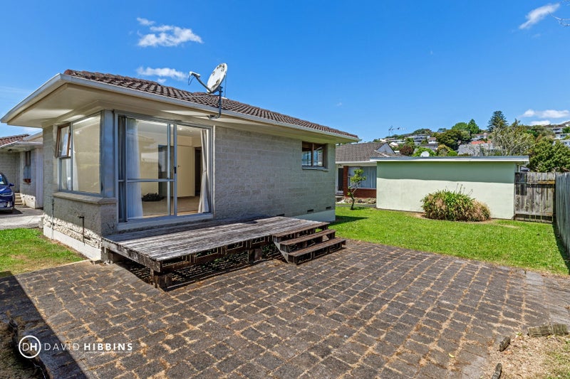 2/16 Mannering Place, Hillcrest, Auckland - Carousel 14