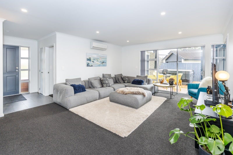 55 Edgeview Crescent, Fitzroy, Hamilton - Carousel 2