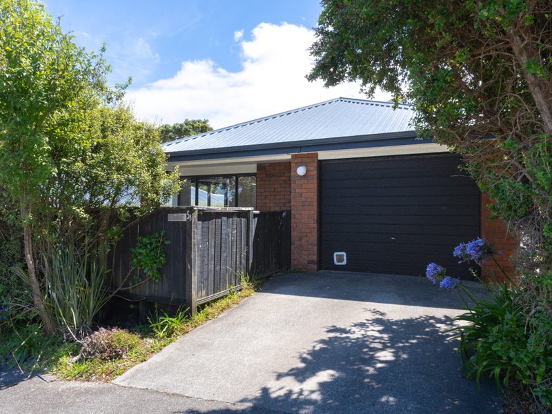 5B Peter Button Place, Johnsonville, Wellington - Carousel 2