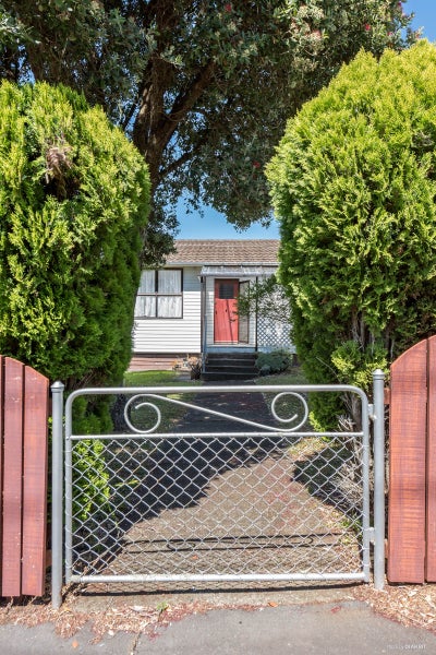 25 Taratoa Street, Point England, Auckland - Carousel 2