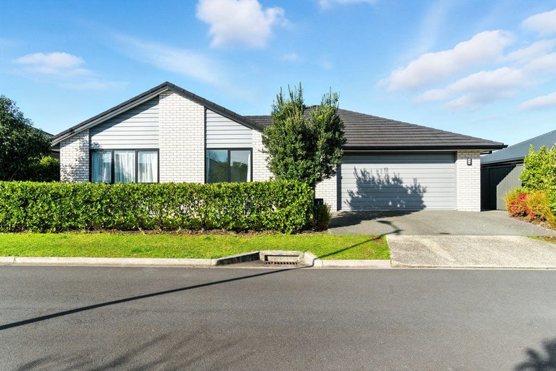 7 Raynor Crescent, Pyes Pa, Tauranga - Carousel 1