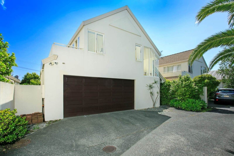 2/1 Waitemata Road, Hauraki, Auckland - Carousel 1