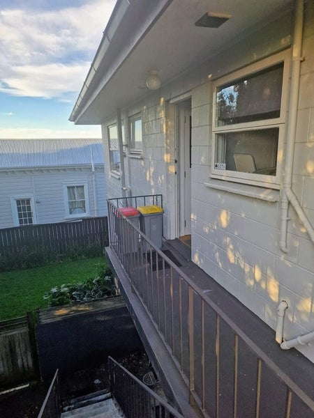 6/2 Mountain View Road, Western Springs, Auckland - Carousel 13