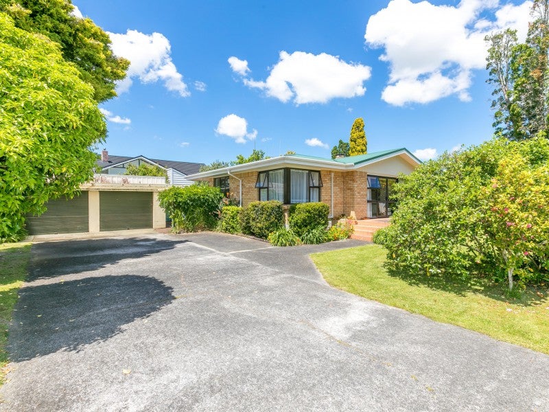 56 Braid Road, St Andrews, Hamilton - Carousel 1