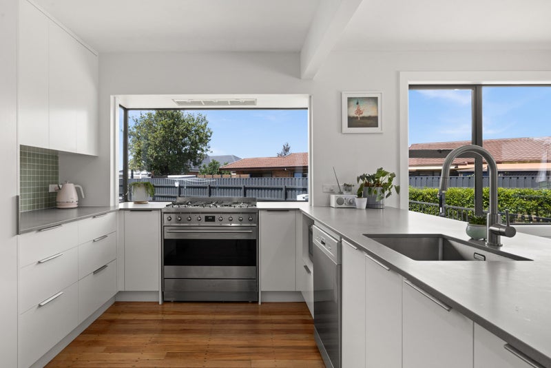 20 Surrey Street, Taradale, Napier - Carousel 1