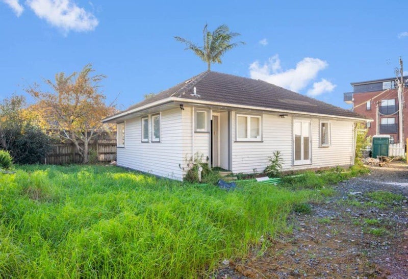 30 Smythe Road, Henderson, Auckland - Carousel 1