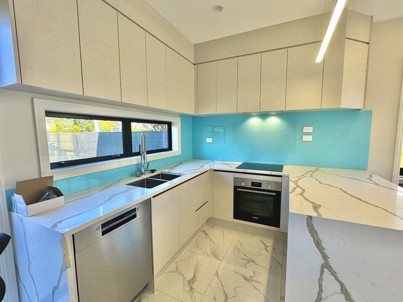 2/287 Massey Road, Mangere East, Auckland - Carousel 2