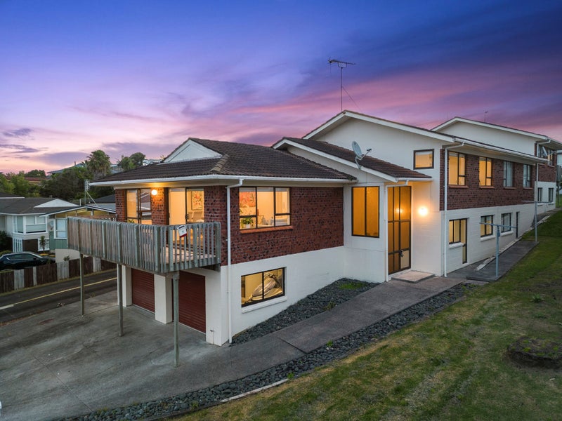 1/10 Lydford Place, Glendene, Auckland - Carousel 1