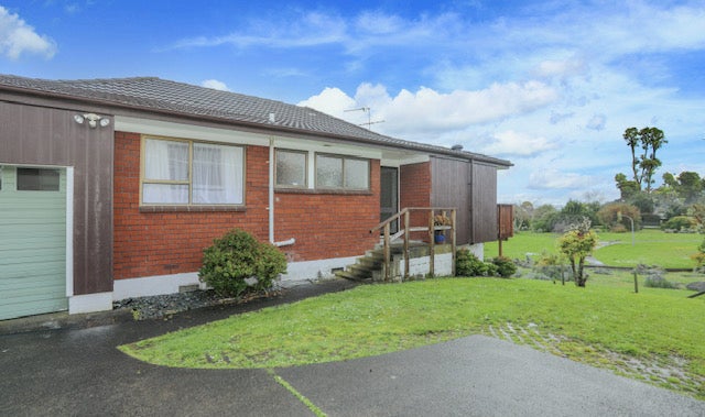 2/33 Tyrian Close, Half Moon Bay, Auckland - Carousel 1